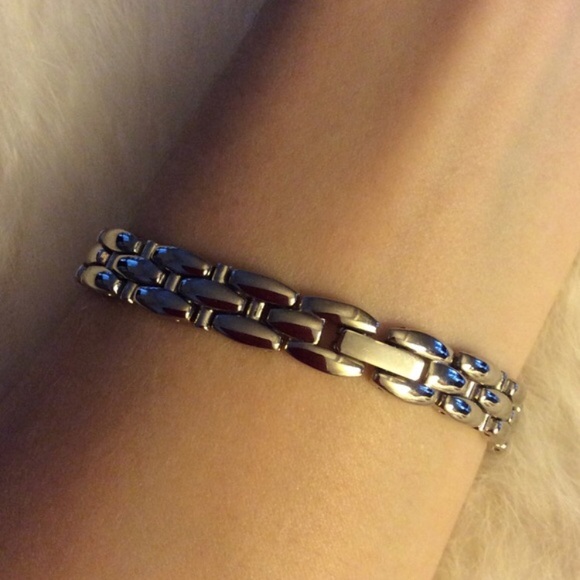 Anne Klein Circle Face Chain Watch - Picture 4 of 5